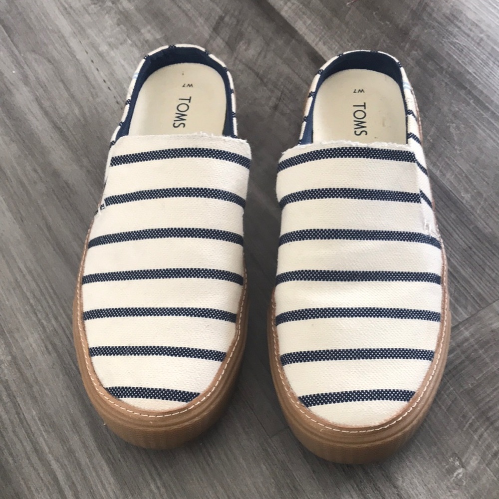 Women’s TOMS Size 7 Navy Striped Slip-on Sneakers